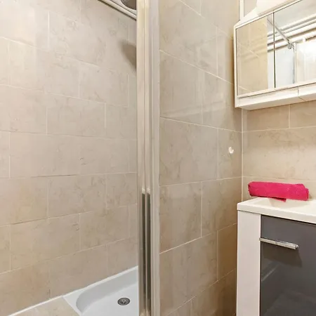 Avec Clim Et Terrasse Apartament *